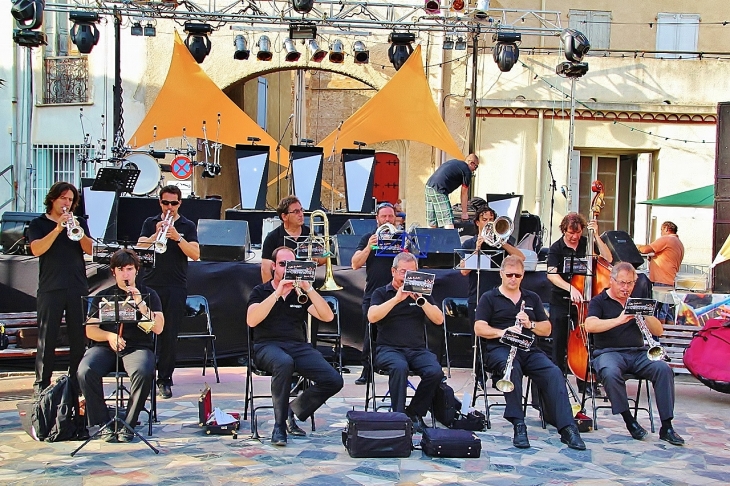 FETE A VILLELONGUE AVEC LES CASENOVES  - Villelongue-de-la-Salanque