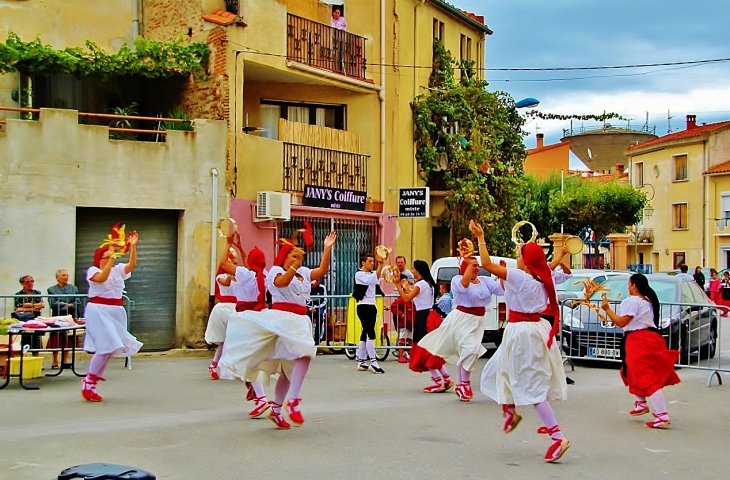 DANSEURS CATALANS  - Villelongue-de-la-Salanque