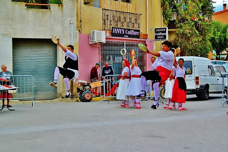 DANSEURS CATALANS  - Villelongue-de-la-Salanque