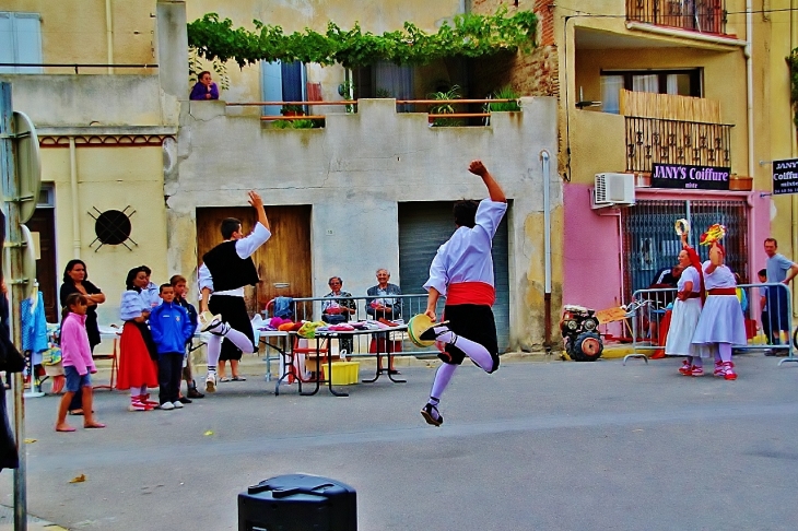 DANSEURS CATALANS  - Villelongue-de-la-Salanque