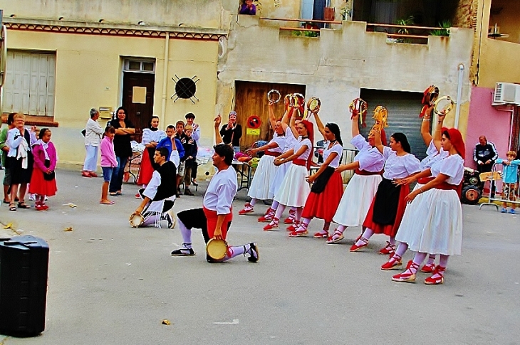 DANSEURS CATALANS  - Villelongue-de-la-Salanque