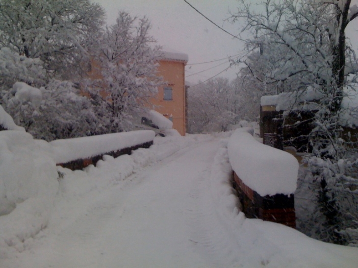 Petit pont après tempête de neige - Villelongue-dels-Monts