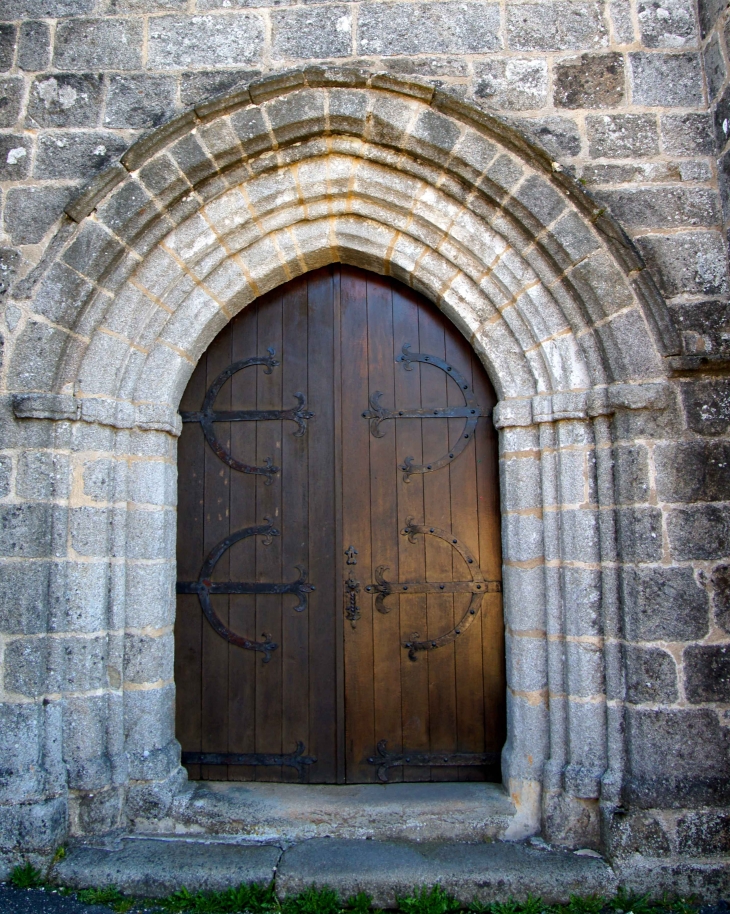 Portail de l'église Saint-Martin-de-Tours. - Aix