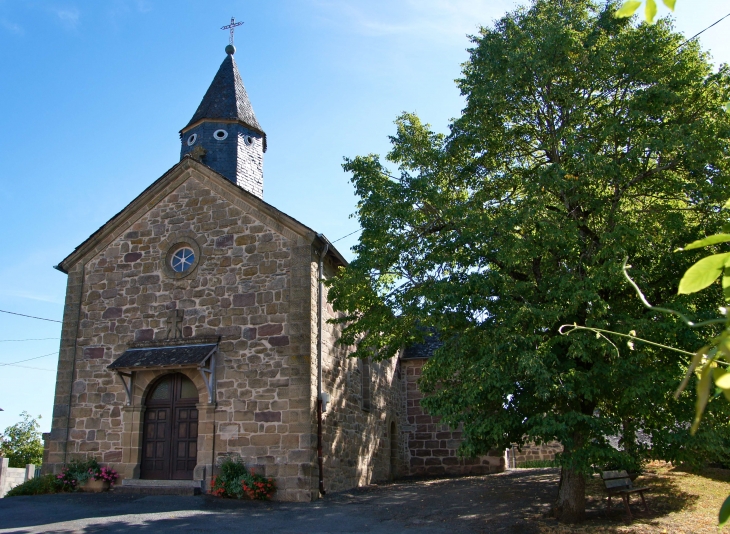 La-chapelle-saint-nicolas-de-tolentine-de-l-eglise-construite-en-1082-il-ne-reste-que-quelques-pierres-reemployees-lors-de-la-reconstruction-de-l-eglise-en-1894. A Brochat. - Allassac