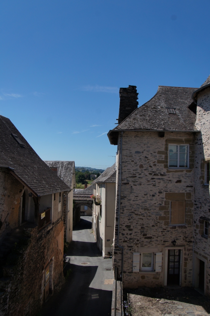 Une rue. - Allassac