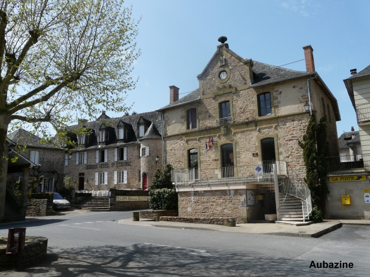 La mairie  Crédit :André Pommiès - Aubazines