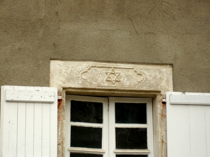 Détail : linteau - Beaulieu-sur-Dordogne