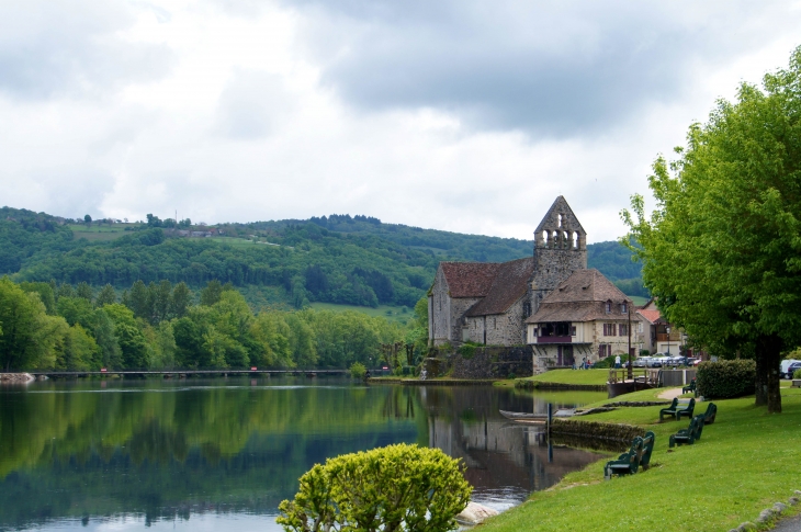 La chapelle des Pénitents. Elle a été bâtie au XIIe siècle, près du port-haut ou faisaient halte les gabares. - Beaulieu-sur-Dordogne