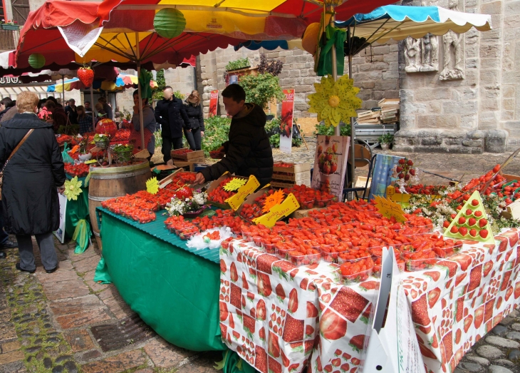 A la Fête de la Fraise. - Beaulieu-sur-Dordogne