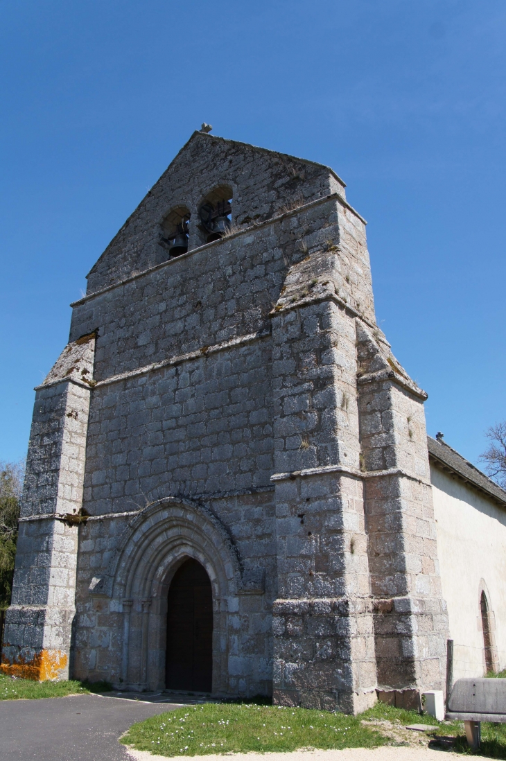 Eglise du XIIe siècle. Bellechassagne 