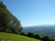Photo suivante de Bort-les-Orgues Le regard embrasse un vaste panorama : l'imposant massif du Sancy.