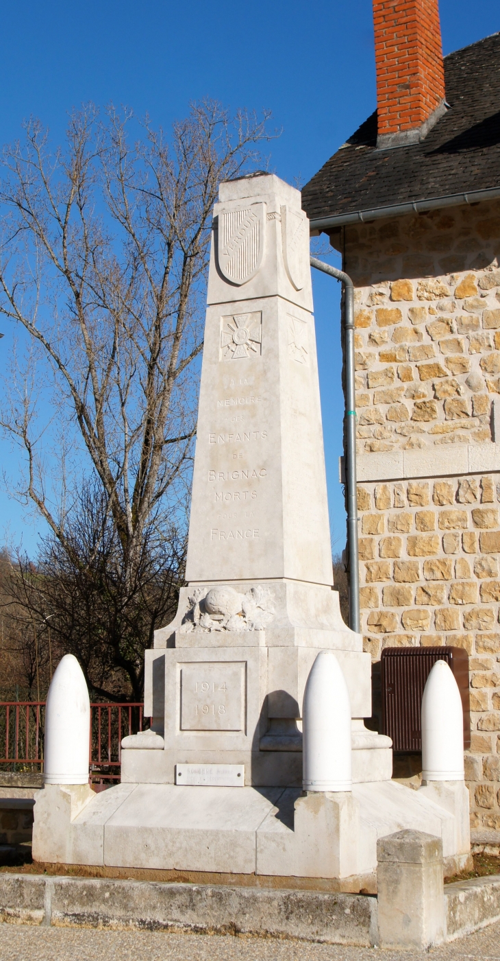 Le Monument aux Morts - Brignac-la-Plaine