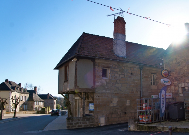 Maison du village. - Brignac-la-Plaine