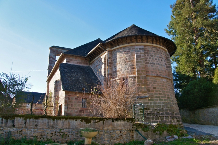 Abside de l'église Saint Pierre ès Liens. - Brignac-la-Plaine