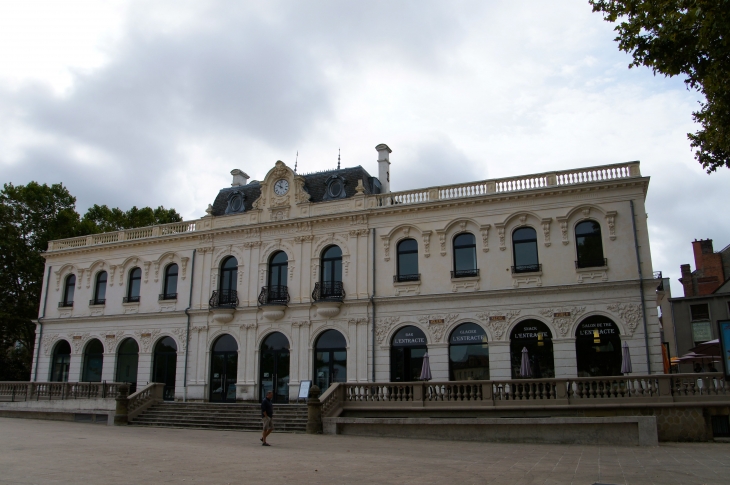 Le Théatre. - Brive-la-Gaillarde