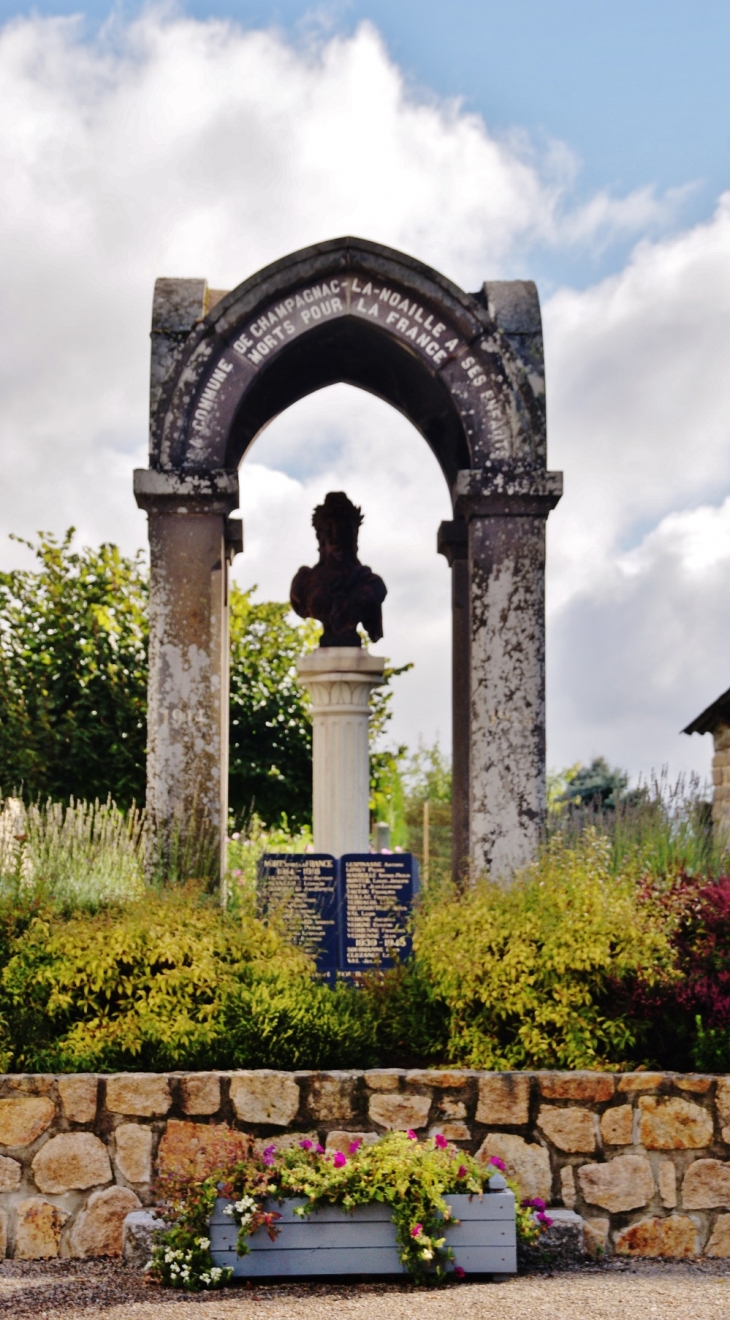 Monument-aux-Morts - Champagnac-la-Noaille