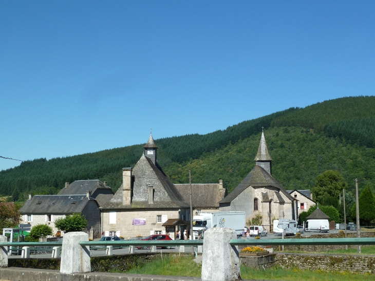 Vue sur le village. - Chaumeil