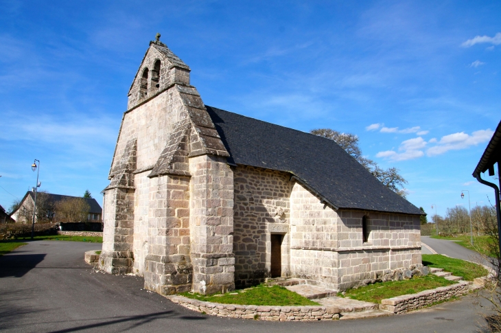 Eglise de la Nativité-de-Saint-Jean-Baptiste du XIIIe siècle, restaurée et remaniée au cours de XVIIe et du XIXe siècle. - Chavanac