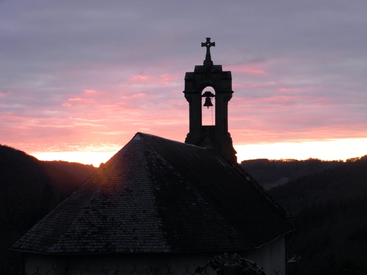 Cornil au soleil couchant