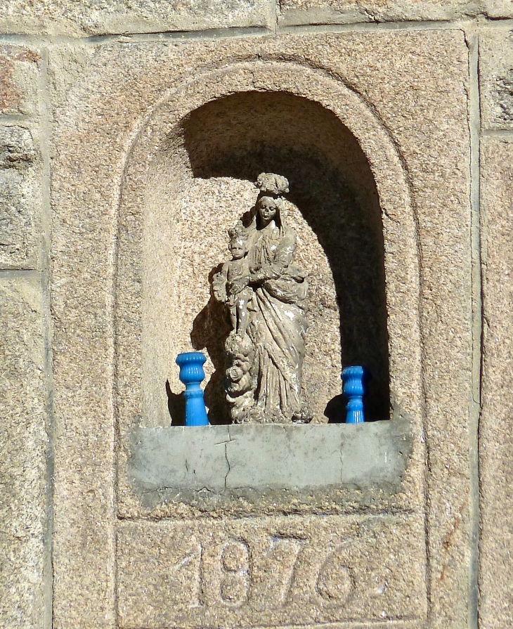 Niche de façade de maison - Corrèze