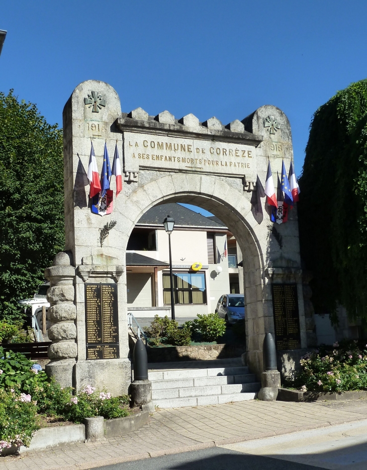 Le Monument aux Morts - Corrèze