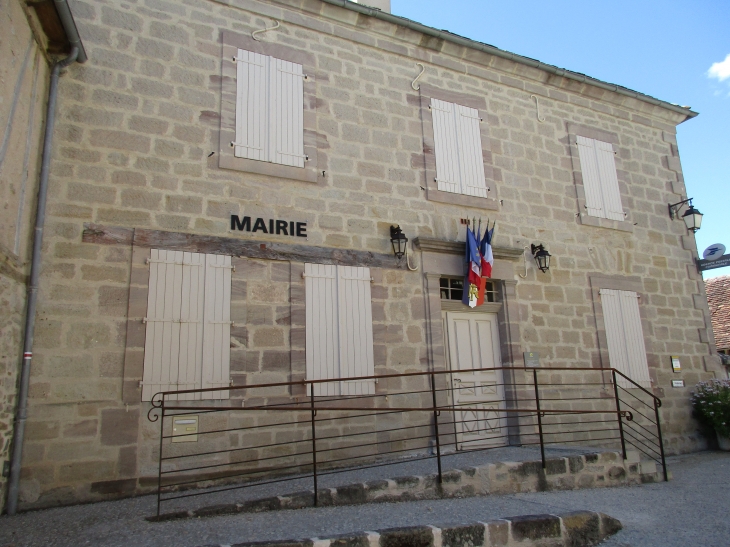 Curemonte ( Corrèze) - la Mairie.