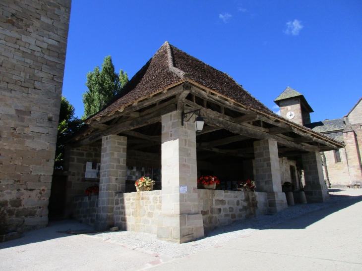 Curemonte ( Corrèze) - La Halle.