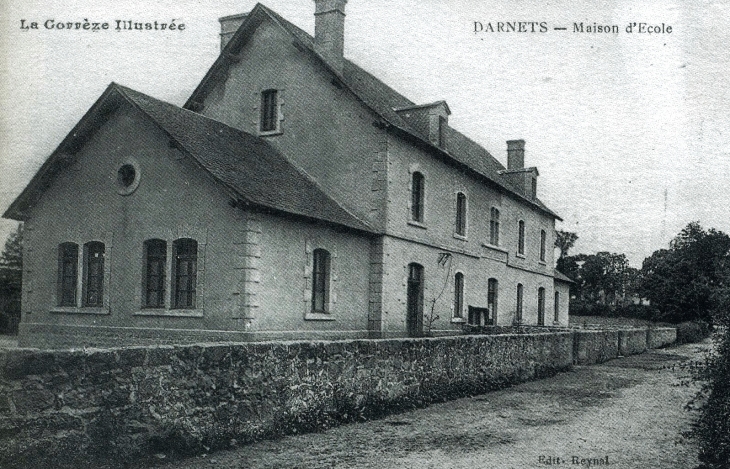 Vers 1910, maison d'école (carte postale ancienne). - Darnets