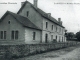 Vers 1910, maison d'école (carte postale ancienne).