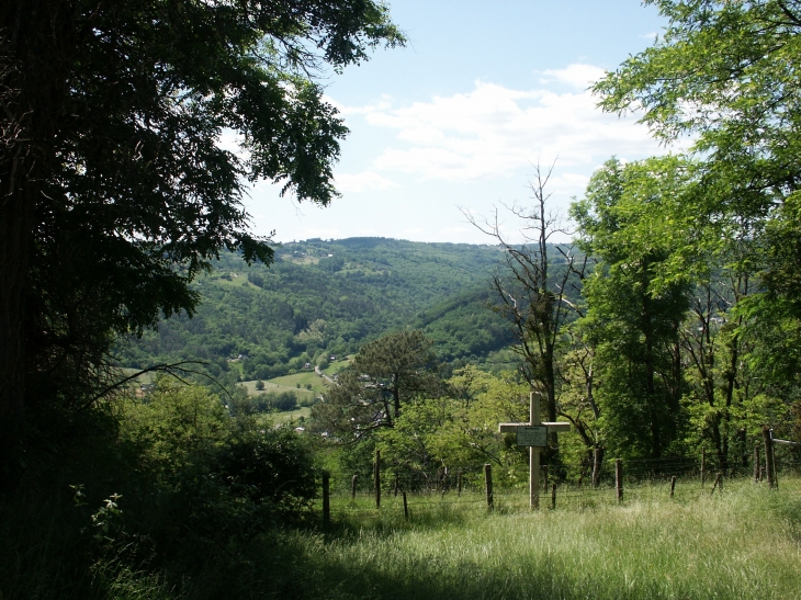 Aux alentours. - Forgès