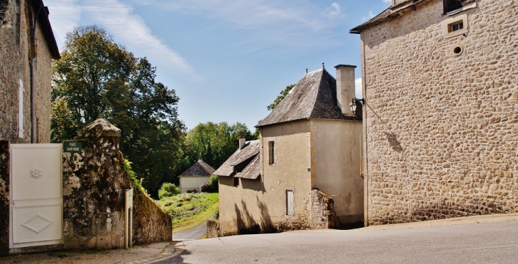 Le Village - La Roche-Canillac