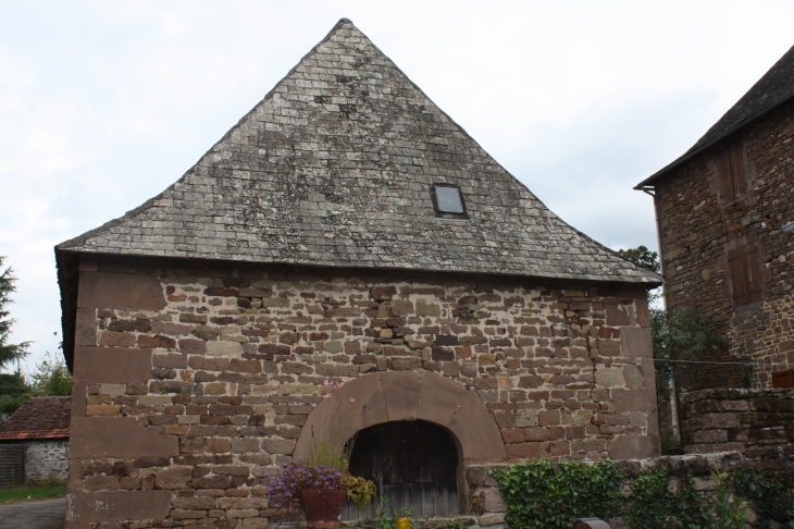 Le Pescher bourg vieille grange