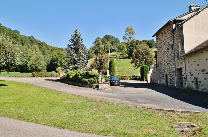 Le Village - Les Angles-sur-Corrèze