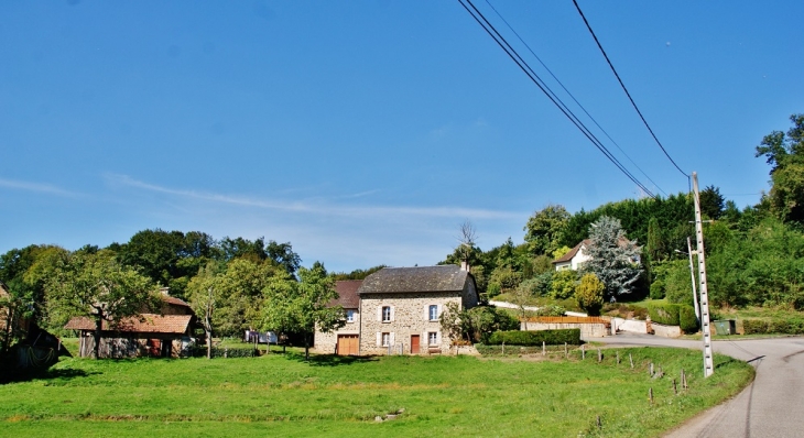 Le Village - Les Angles-sur-Corrèze