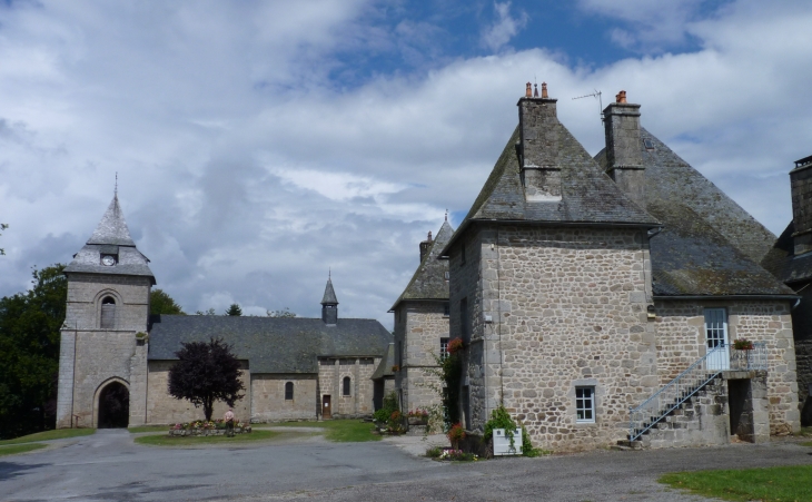 Eglise et Mairie de Liginiac