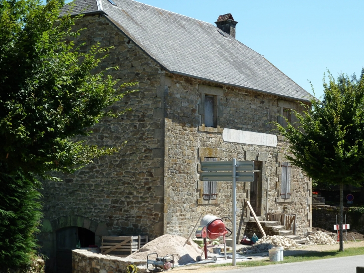 Ancienne Auberge en rénovation. - Madranges