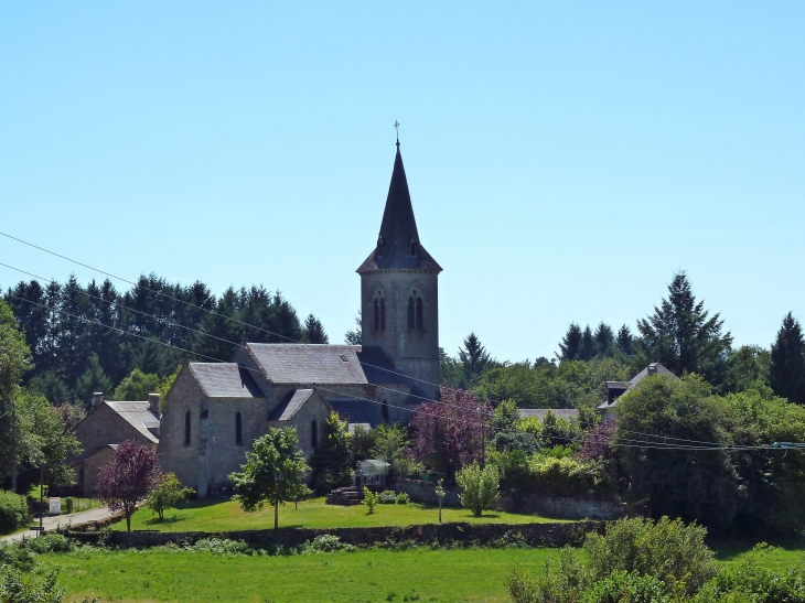 Vue sur une partie du village. - Madranges