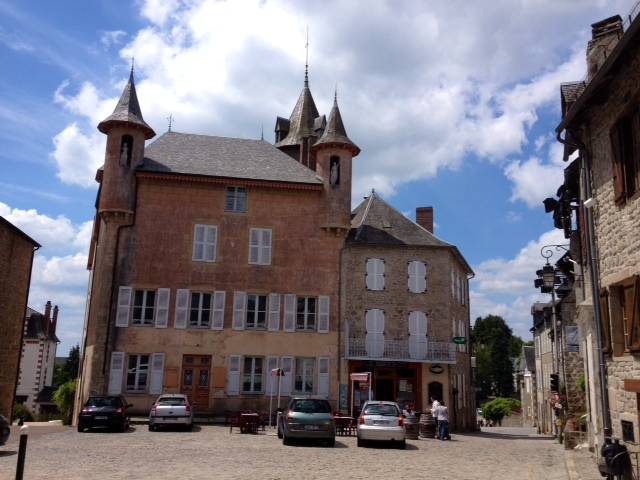 Le château des Moines-Larose ou maison Gaye-Bordas; - Meymac