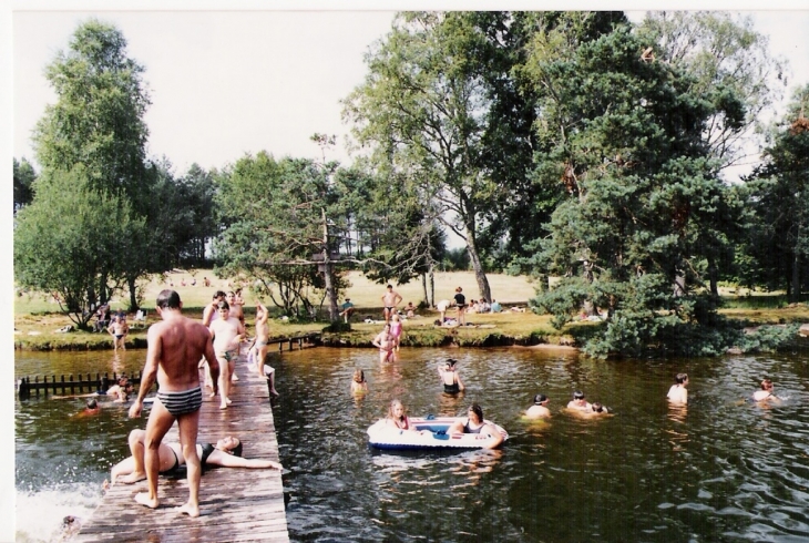 Baignade à l'Etang de MEYRIGNAC - Meyrignac-l'Église