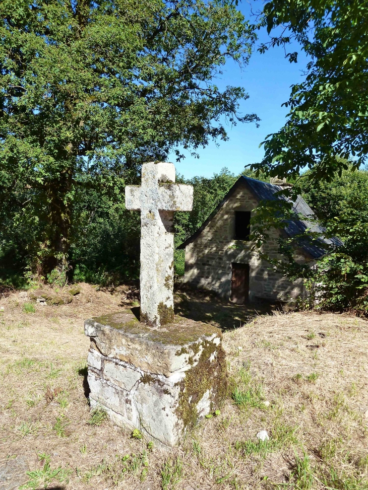 Croix de chemin. - Meyrignac-l'Église