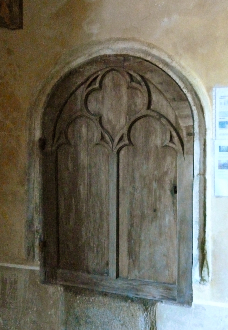 Porte ouvragée de l'église Sainte Anne. - Meyrignac-l'Église