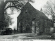 Vers 1940, l'église Saint-Pierre du XIIe siècle (carte postale ancienne).