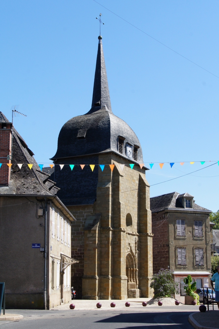 L'église Saint Barthelemy du XVe siècle. - Objat