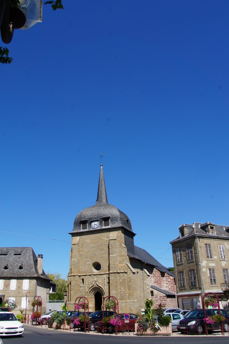 L'église Saint Barthelemy du XVe siècle. - Objat