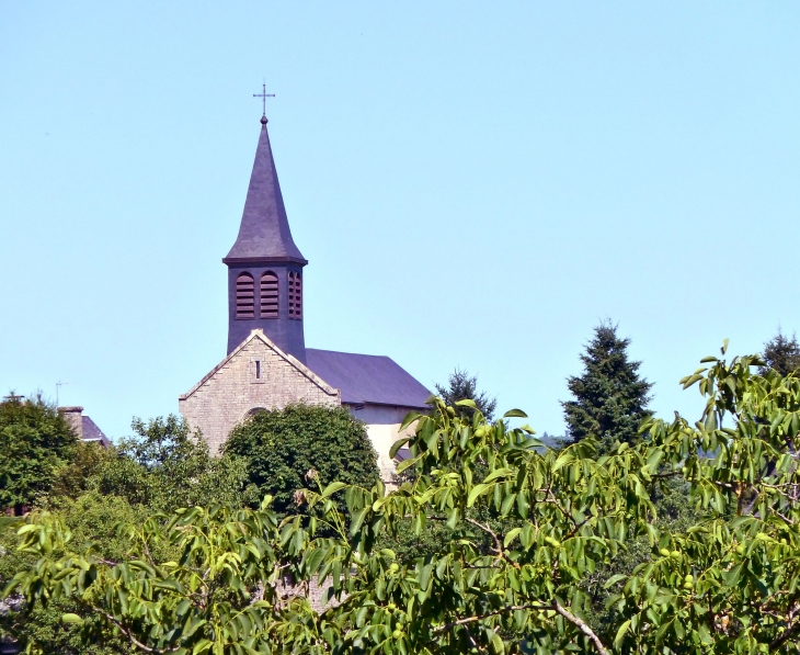 Vue sur l'église. - Orliac-de-Bar