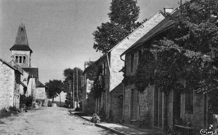 Vers 1940 (carte postale ancienne). - Pérols-sur-Vézère