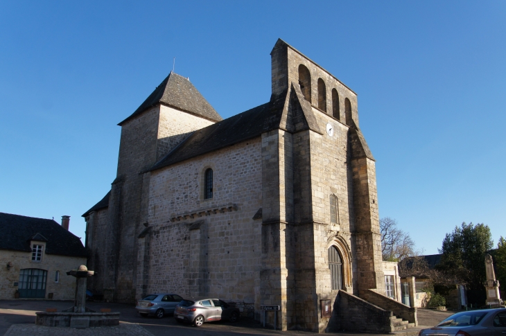 Eglise paroissiale de la tranfiguration de Notre Seigneur. - Perpezac-le-Blanc