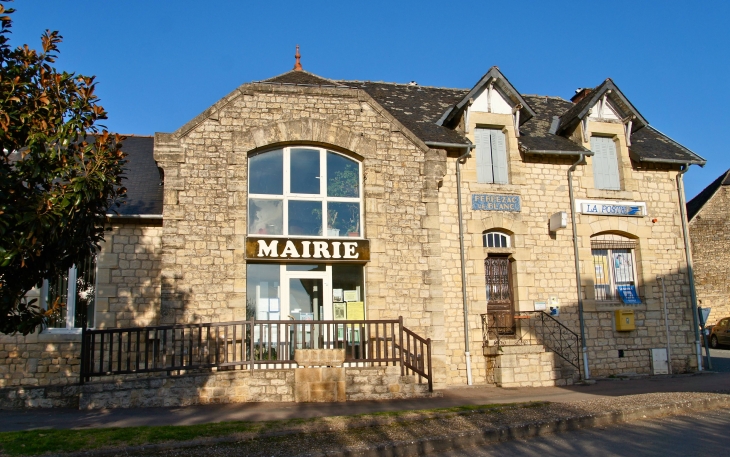 La Mairie. - Perpezac-le-Blanc