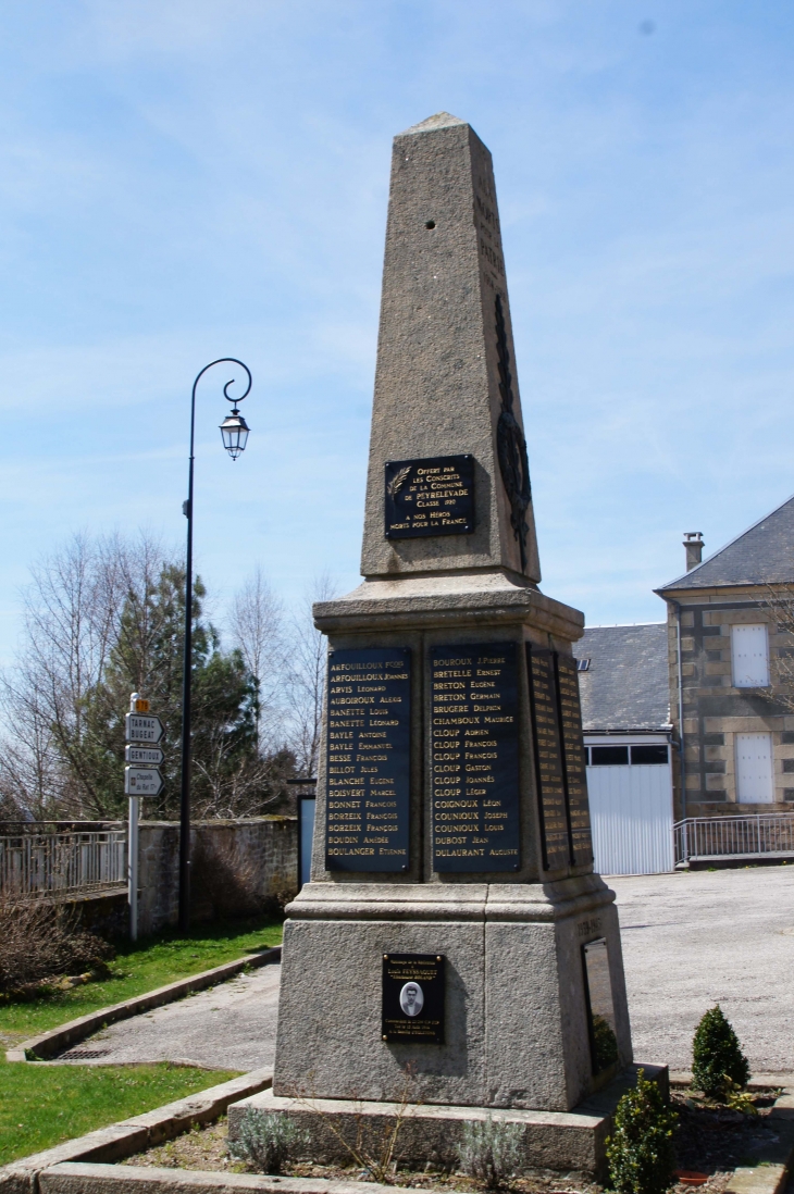 Le Monument aux Morts - Peyrelevade