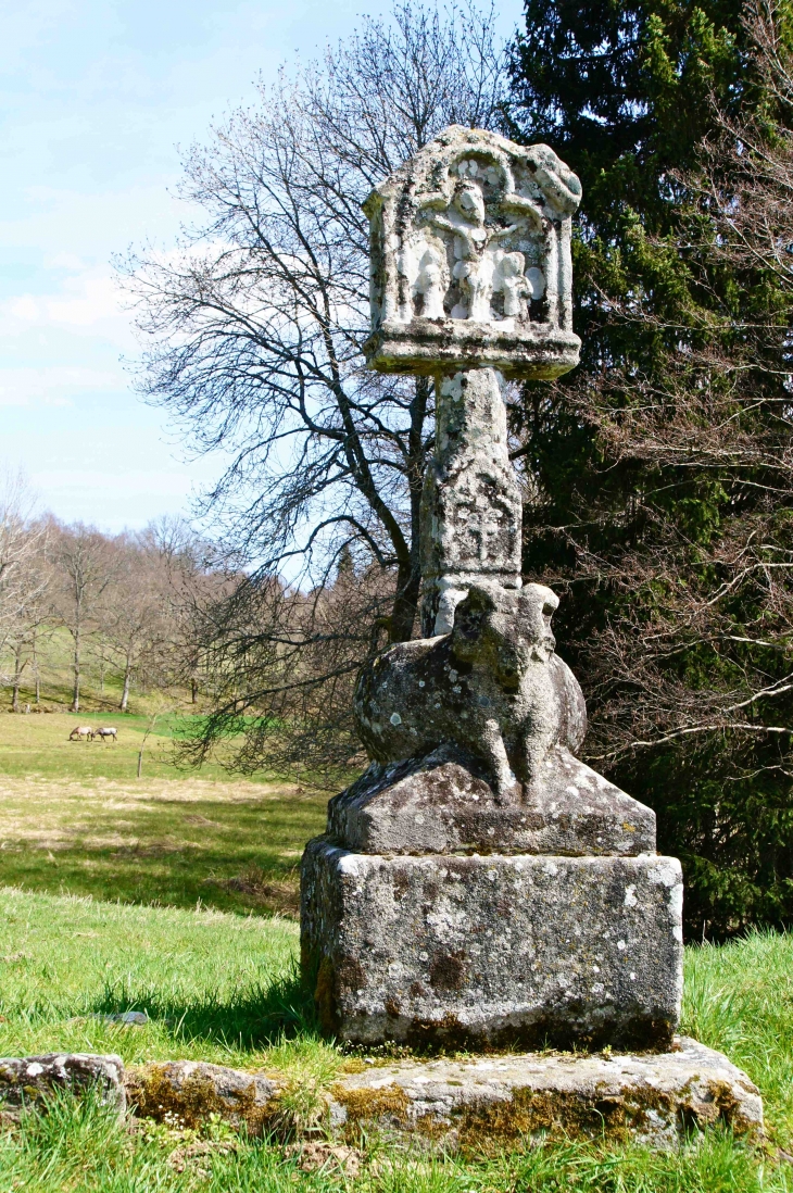 Compte-tenu de la facture de la statue, on peut même en déduire que la  - Peyrelevade